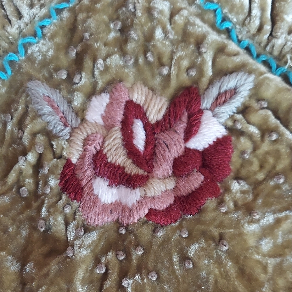 Embroidered Velvet Tank Top - Picture 4 of 10